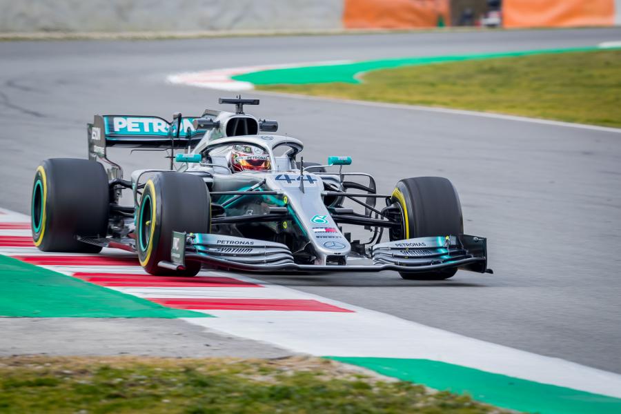  Mercedes-AMG F1 W10 EQ Power+ 2019 года  (фото 21 из 31)